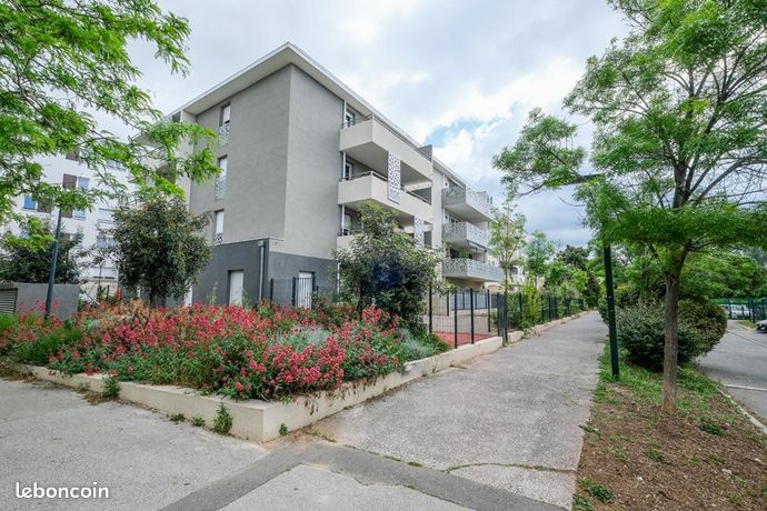 3 rooms Apartment in La Ciotat, France No. 289628