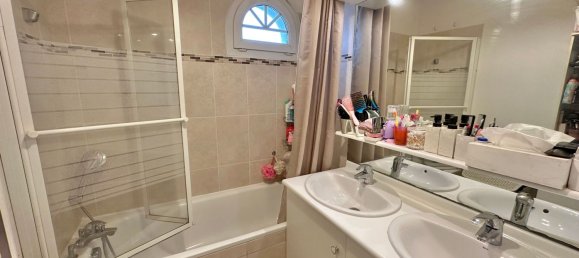 4 bedrooms House in Noisy-le-Sec, France No. 136046 11