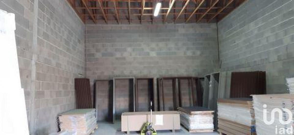 95m² Shop in Sigean, France No. 20586