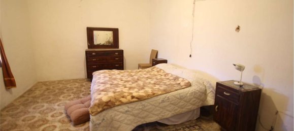 Дом с 7 комнатами в Валефолья, Италия № 62491 12