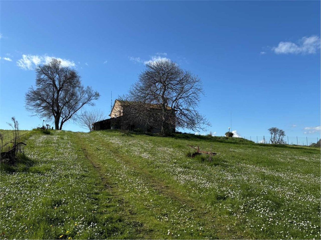 Дом с 7 комнатами в Валефолья, Италия № 62491