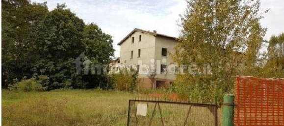 5 rooms Building in Cento, Italy No. 121683 4