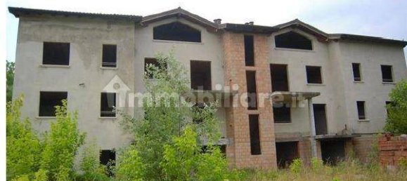 5 rooms Building in Cento, Italy No. 121683 2