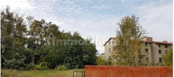 5 rooms Building in Cento, Italy No. 121683 3