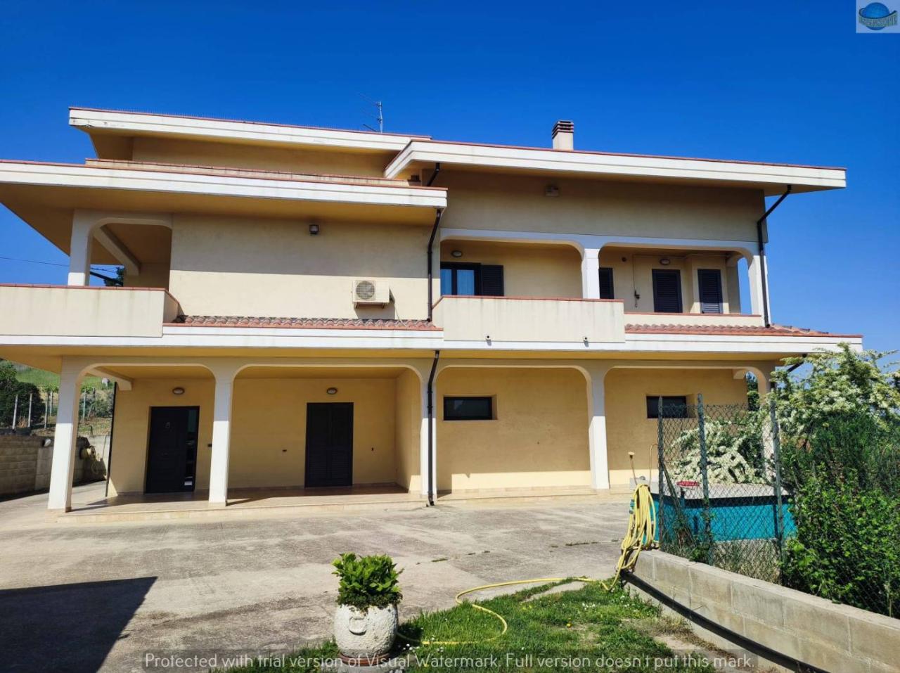 Villa de 4 divisões em Collecorvino, Italy N.º 164193