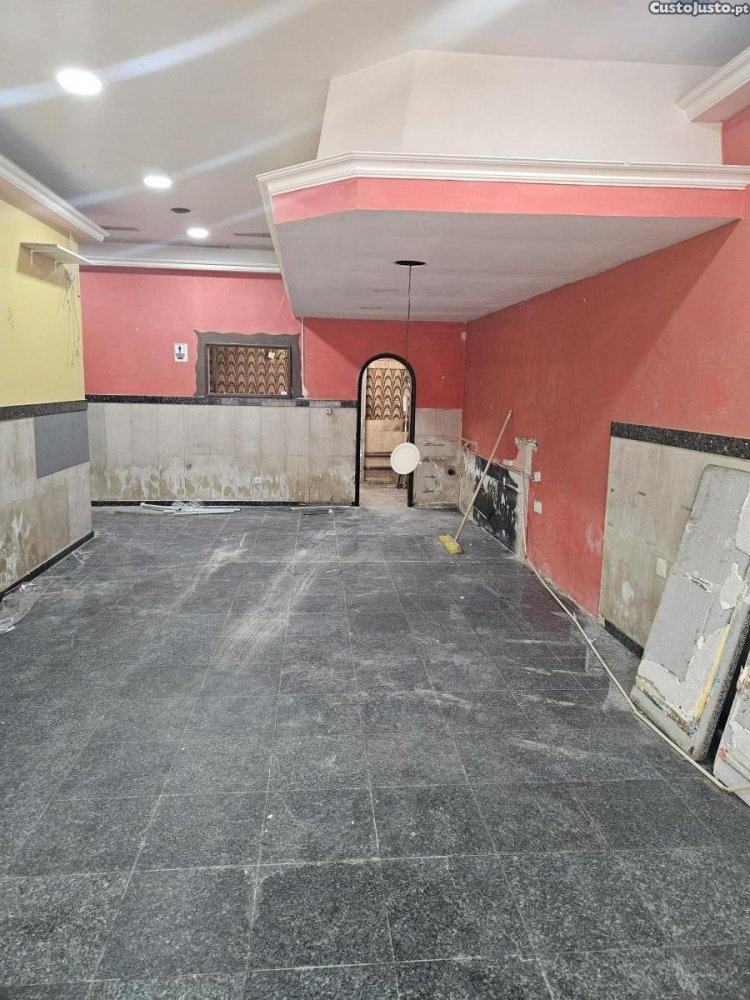 150m² Commercial property in Porto, Portugal No. 249504