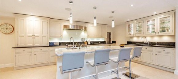 5 bedrooms House in London, United Kingdom No. 6943 5