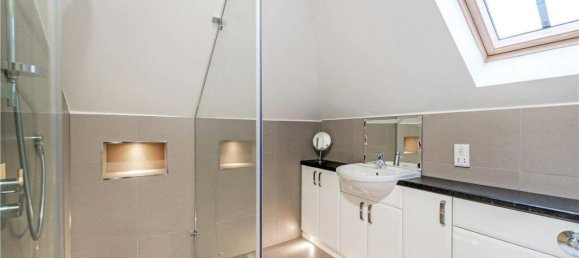 5 bedrooms House in London, United Kingdom No. 6943 16