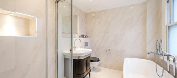 5 bedrooms House in London, United Kingdom No. 6943 10