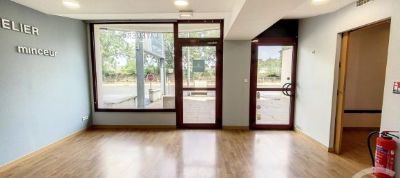 Apartamento de 7 dormitorios en Joue-les-Tours, France No. 88988 3