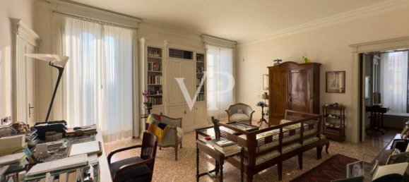 Villa de 40 divisões em Erba, Italy N.º 32300 18