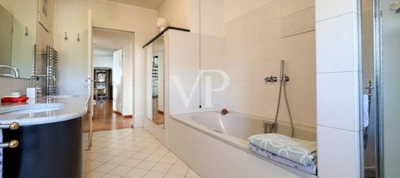 Villa de 40 divisões em Erba, Italy N.º 32300 22