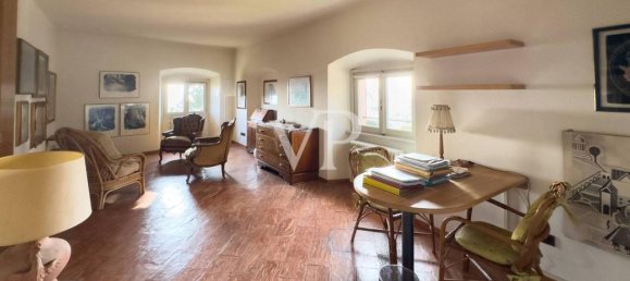 Villa de 40 divisões em Erba, Italy N.º 32300 4