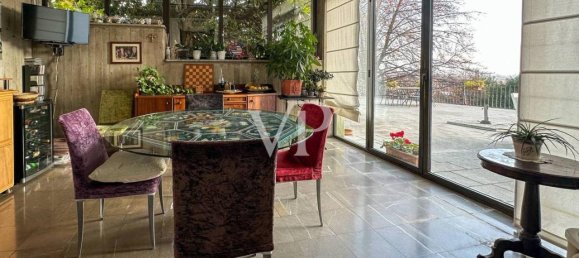 Villa de 40 divisões em Erba, Italy N.º 32300 2