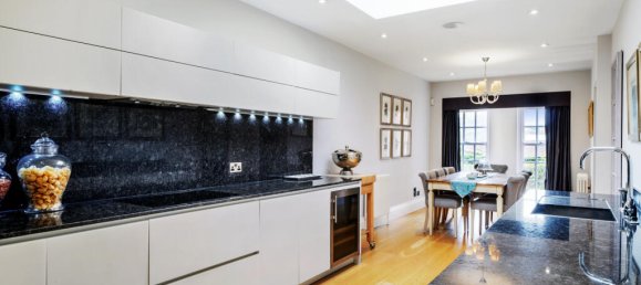 3 bedrooms Apartment in London, United Kingdom No. 8997 7