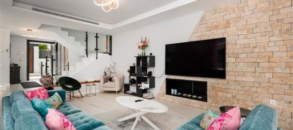 5 bedrooms Villa in Marbella, Spain No. 141753 4