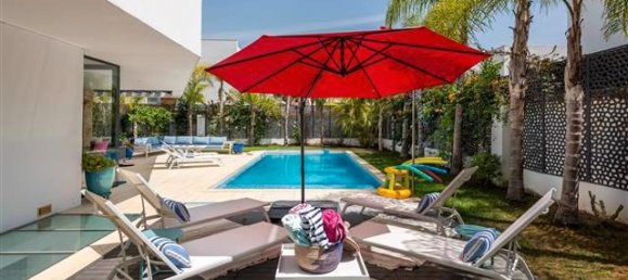 5 bedrooms Villa in Marbella, Spain No. 141753 2