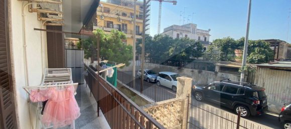 Квартира с 2 комнатами в Бари, Италия № 32843 15