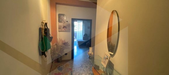 Квартира с 2 комнатами в Бари, Италия № 32843 3