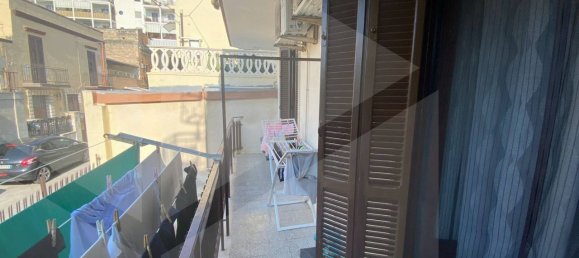 Квартира с 2 комнатами в Бари, Италия № 32843 13