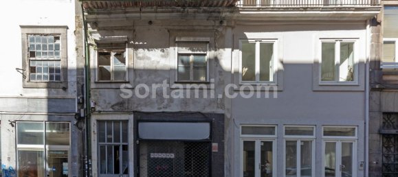 9 bedrooms Building in Porto, Portugal No. 143082 4