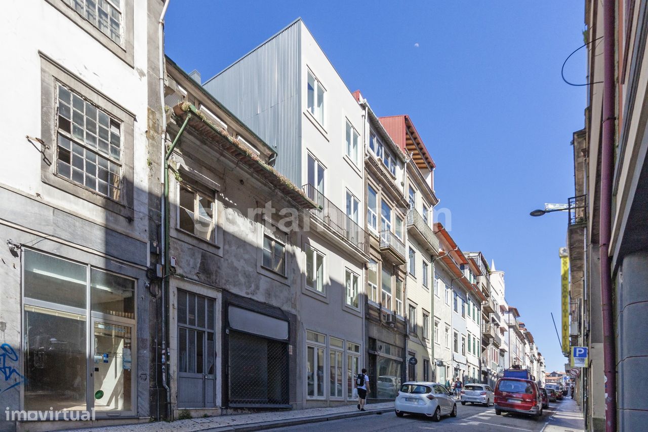 9 bedrooms Building in Porto, Portugal No. 143082