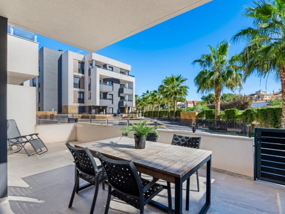 Apartamento de 2 dormitorios en Alicante, Spain No. 177332