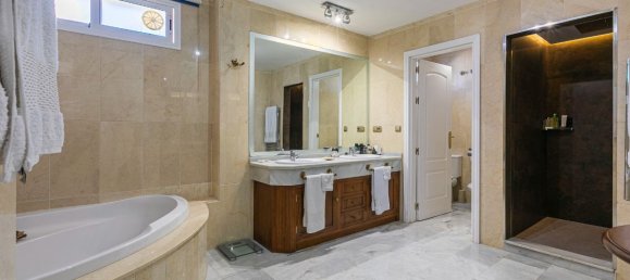 3 bedrooms Penthouse in Marbella, Spain No. 80654 5