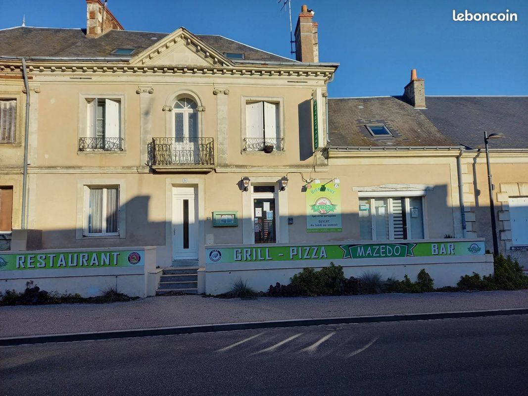Propiedad comercial en Semblancay, France 300 m² No. 221656
