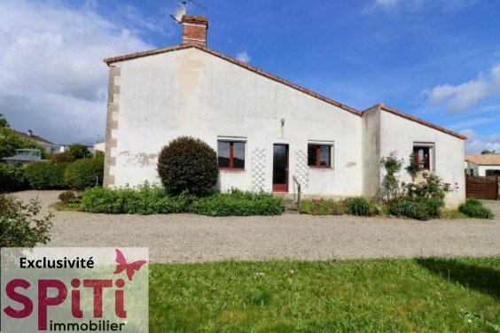 3 bedrooms House in Saint-Denis-la-Chevasse, France No. 103690