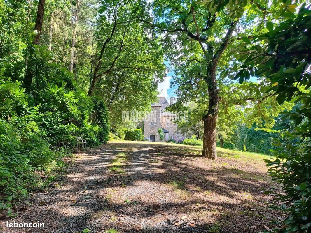 6 bedrooms Castles in Dinan, France No. 202625