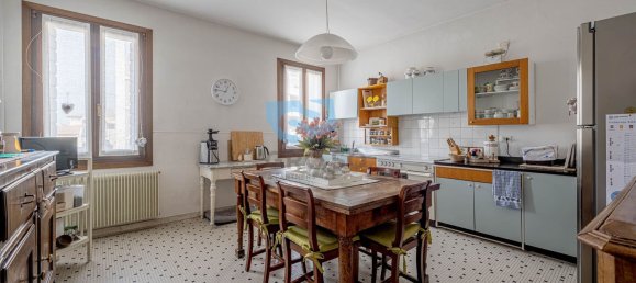 390m² Office in Istrana, Italy No. 381183 4