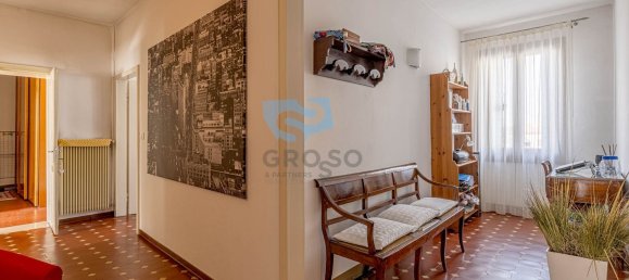 390m² Office in Istrana, Italy No. 381183 8