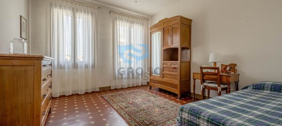 390m² Office in Istrana, Italy No. 381183 12