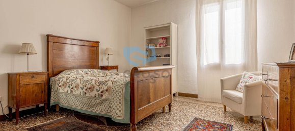 390m² Office in Istrana, Italy No. 381183 9