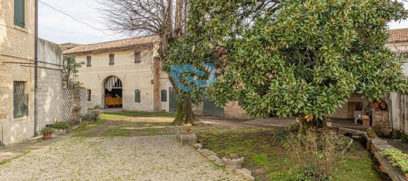 390m² Office in Istrana, Italy No. 381183 14