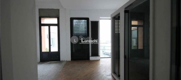 Коммерческая недвижимость с 2 комнатами в Бардзано, Италия № 75800 5