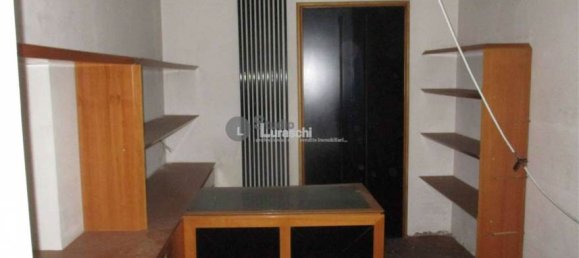 Коммерческая недвижимость с 2 комнатами в Бардзано, Италия № 75800 13