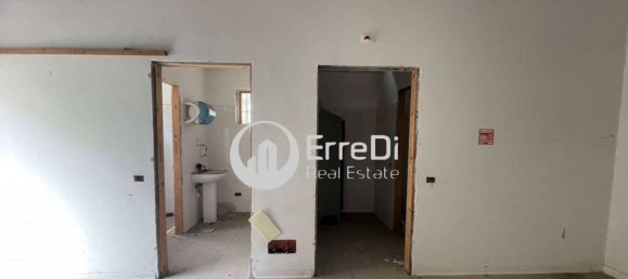 2-salle Propriété commerciale à Verano Brianza, Italy No. 138963 6