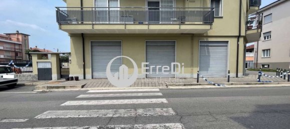 2-salle Propriété commerciale à Verano Brianza, Italy No. 138963 3