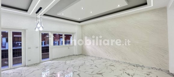 Apartamento de 3 dormitorios en Rome, Italy No. 16890 2