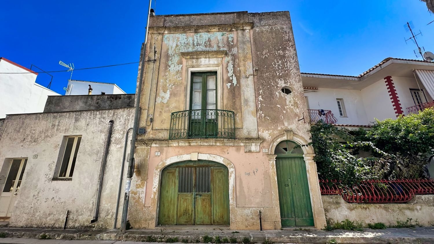 Casa de 6 habitaciónes en Andrano, Italy No. 172425