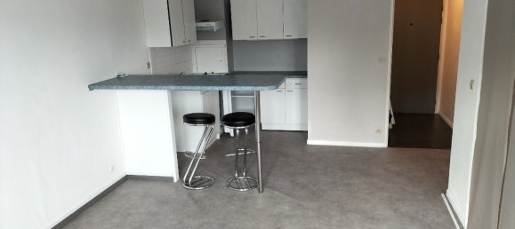 Studio in Compiegne, France No. 251884 5