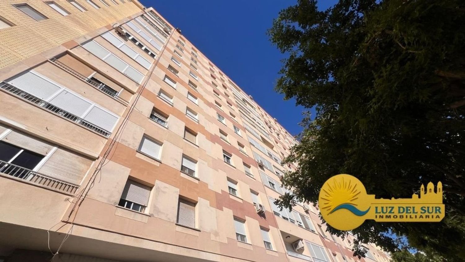Apartamento de 3 dormitorios en Cádiz, Spain No. 203487