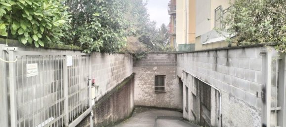 Garaje de 1 habitación en Monza, Italy No. 30215 2