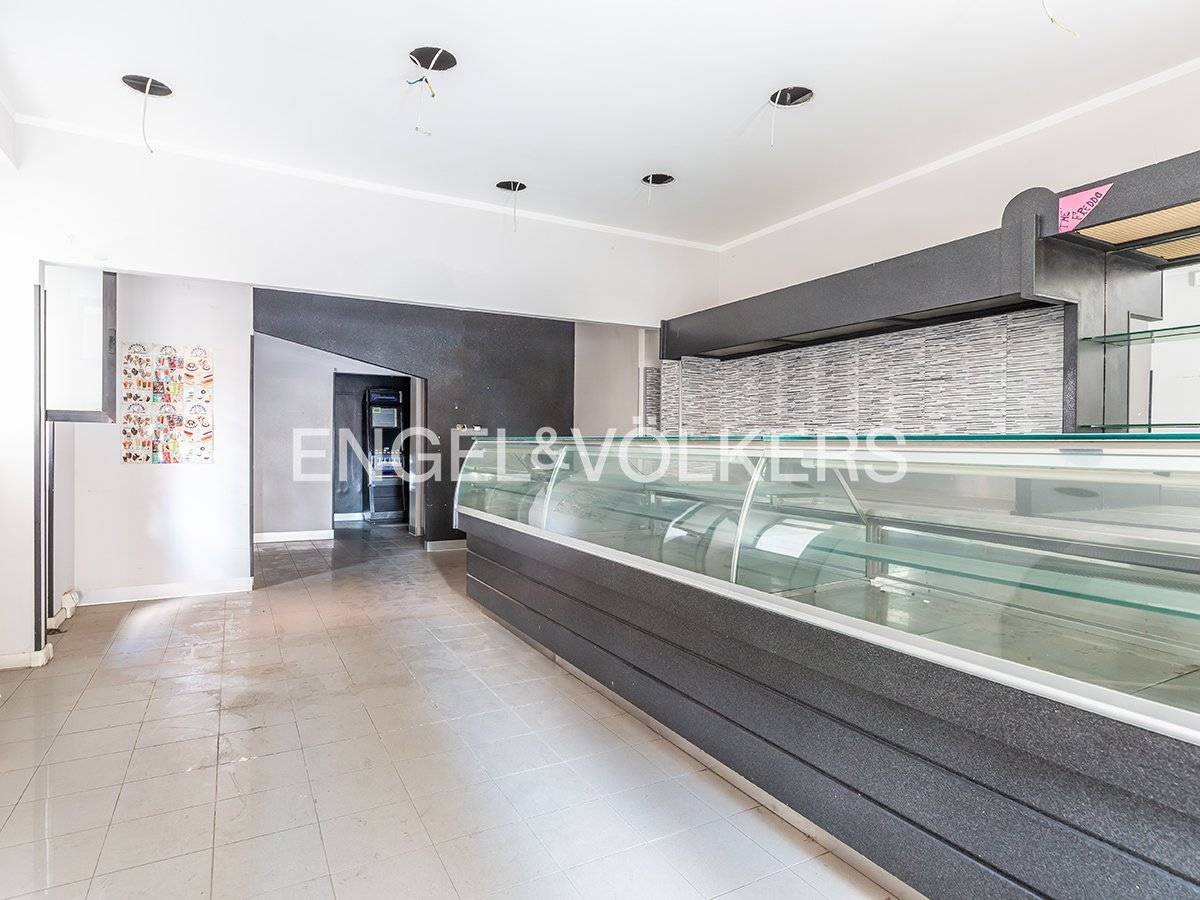 1 room Commercial property in Ariccia, Italy No. 63004