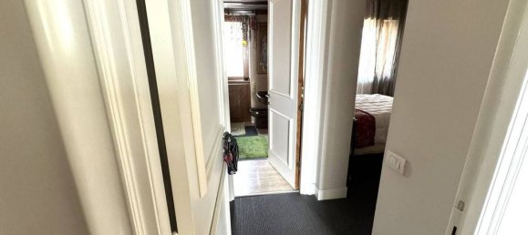 4 bedrooms Apartment in Rome, Italy No. 112403 5