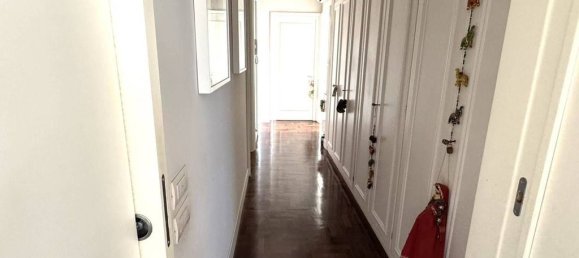 4 bedrooms Apartment in Rome, Italy No. 112403 2
