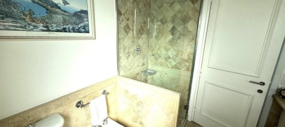 4 bedrooms Apartment in Rome, Italy No. 112403 11