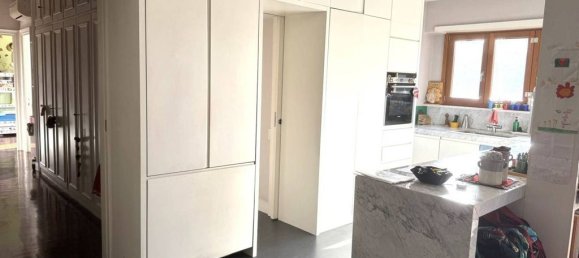 4 bedrooms Apartment in Rome, Italy No. 112403 15